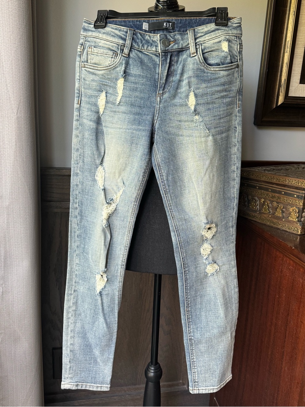 Kut from the Kloth Light Blue Distressed Catherine Boyfriend Women’s Jeans 0